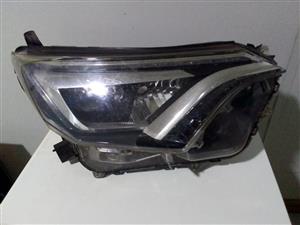 (2016-2018) TOYOTA RAV 4 RIGHT SIDE LED HEADLIGHT FOR SALE
