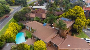 4 Bedroom House with Studio and Flat