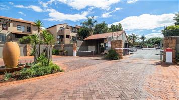 Townhouse For Sale in Lakefield