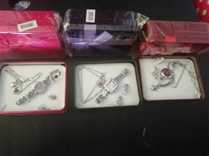 Various silver jewellery sets