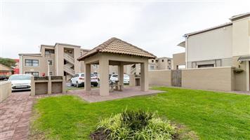Townhouse For Sale in Parklands