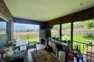 Low-Maintenance Facebrick Home in Scenic Vaaloewer