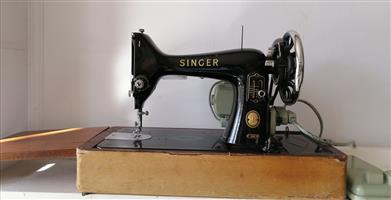 Vintage Singer 99K Sewing Machine
