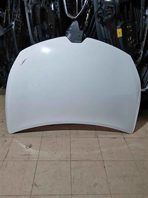 Renault Clio 4 bonnet