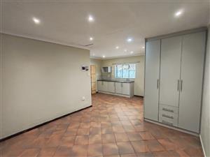 Bachelor to rent in ext 3 downtown