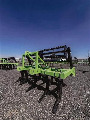  9 & 11 Tine Chisel Ploughs 