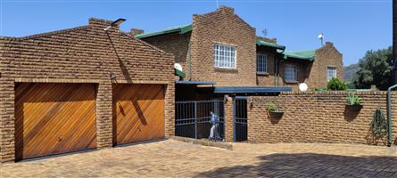 Modern Double-Storey Home with Breathtaking Views in Bassonia