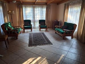 Green Lounge Suite with six chairs