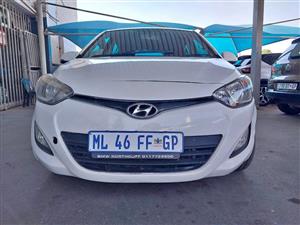 2014  HYUNDAI I20 1.4  73 000KM WHITE COLOR AUTOMATIC PETROL