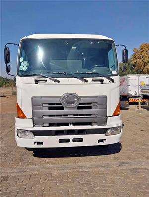 HINO 700 2845 Water