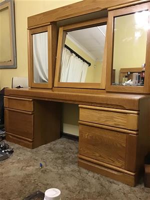 Dressing table with 3 mirror backs, stool included