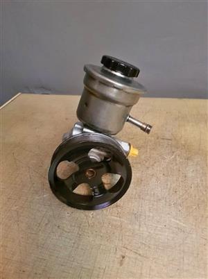 ORIGINAL TOYOTA HILUX OR QUANTUM POWER STEERING PUMP FORSALE
