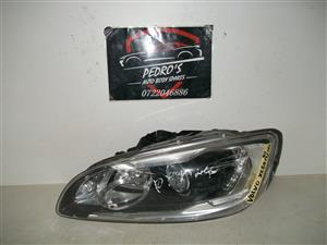 Volvo XC60 left headlight