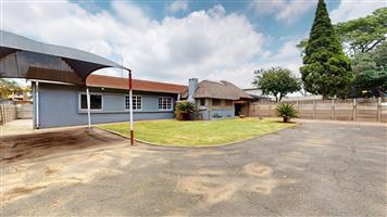 Charming 4-Bedroom Family Home for Sale in Comet. Great Space, Great Potential