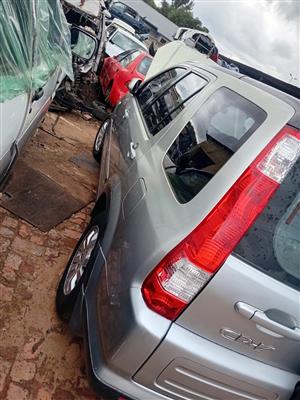 CIA CAPITAL SPARES offers Honda CRV 2000-2016 for stripping.