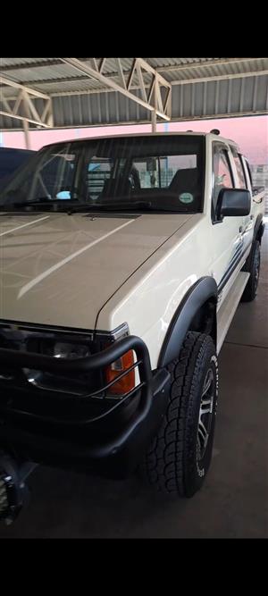 Nissan V8 bakkie for sale