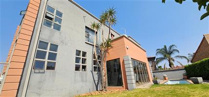 House For Sale in Roylglen Gardens