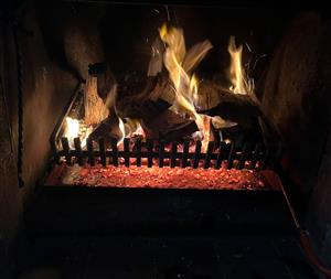 Dry blackwattle and bluegum firewood for delivery
