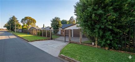 House For Sale in Aston Manor