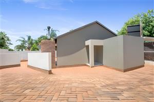 Modern Estate living in Bryanston