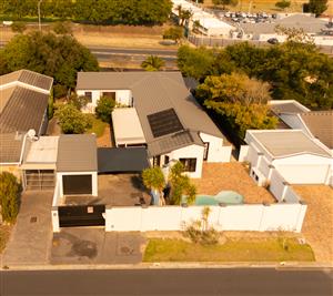 Two Homes for the Price of One – Exceptional Dual-Living Opportunity in De Bron
