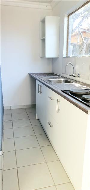 Studio apartment to rent for R2500 including Water &electric  plus Free Wifi