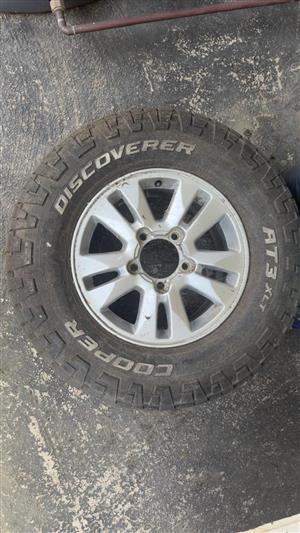 1x Cooper Discoverer AT3 XLT LT285/70R17 Tyre on a 5-Stud Alloy Rim
