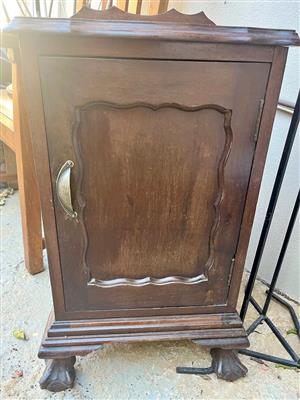 Imbuia ball & claw pedestal