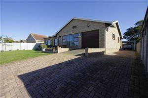 3 BEDROOM HOUSE IN WAVECREST