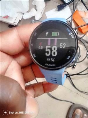 GARMIN 45s SMART WATCH ((FORERUNNER)