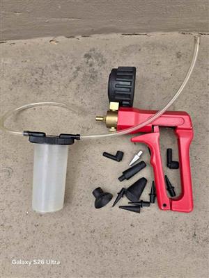 Professional brake bleeding suction kit