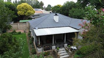 Prestigious Residence Opposite Suikerbosrand Mediclinic. Ideal for Medical or Professional Practice