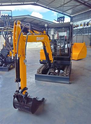 3 TON EXCAVATOR GIANT BRAND NEW