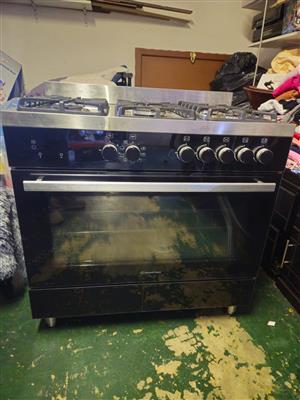 Bennett Read 5-Burner Dual-Fuel Gas Stove & Electric Oven