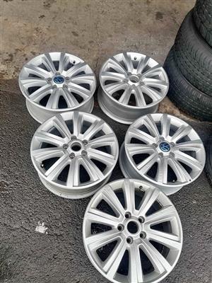 Volkswagen Amarock 18inch MAG RIMS (WITH WHEEL CAPS)