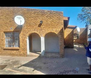 Vandalized house for sale At Snakepark 2bedroom Lo