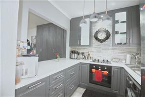 Townhouse Rental Monthly in Bromhof