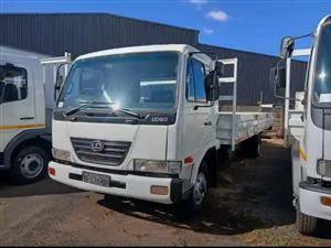 2005 Nissan UD60 Dropside Truck
