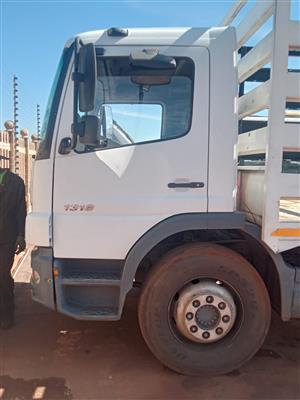 Mercedes Benz Atego 1318 8 tons Cattle body