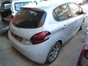 White Peugeot 208 Active 1.2 VVT Manual - 2018