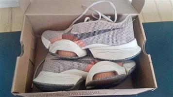 I buy good quality second hand clothes shoes