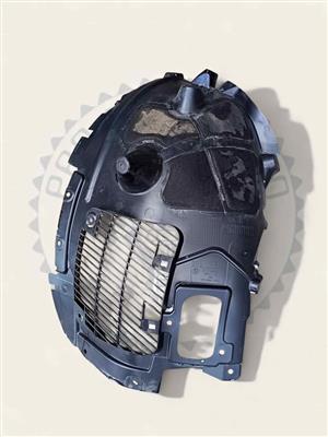 BMW X5 G05 RIGHT FRONT FENDER LINER AVAILABLE FOR SALE IN EXCELLENT CONDITION