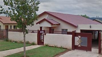 4 BEDROOM HOUSE FOR SALE AT PHILIP Nel Park 4 minutes walk to Sasol Garage 
