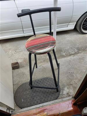 4 padded Kitchen chairs/ bar stools in good condition. 