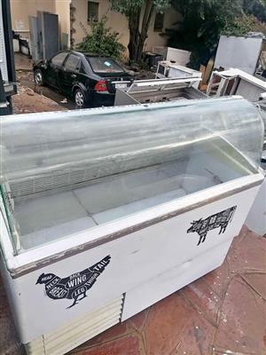 Meat display 1,3m curves glass