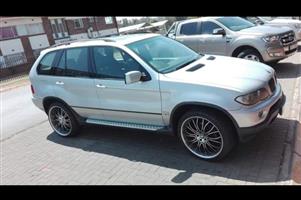 2005 X5 for sale  , Excellent condition.  Deul sunroof and 22 inch mag rims.