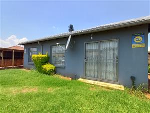 Comfortable Freehold Home in The Orchards