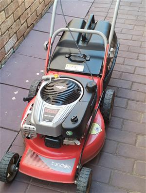 Briggs and Stratton lawnmower 850i 6.5 hp in very good condition want to sell 