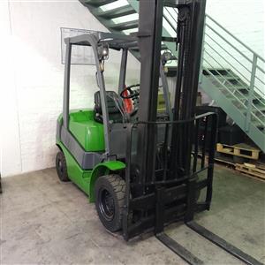 3 Ton Clark Forklift For Sale