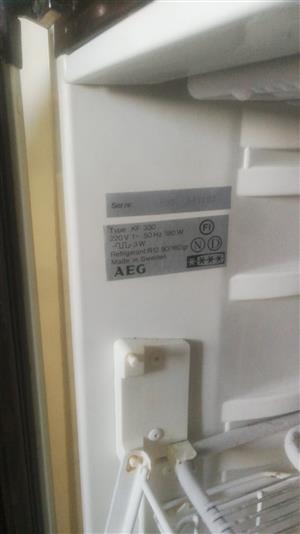 Fridge freezer and Double-Bed